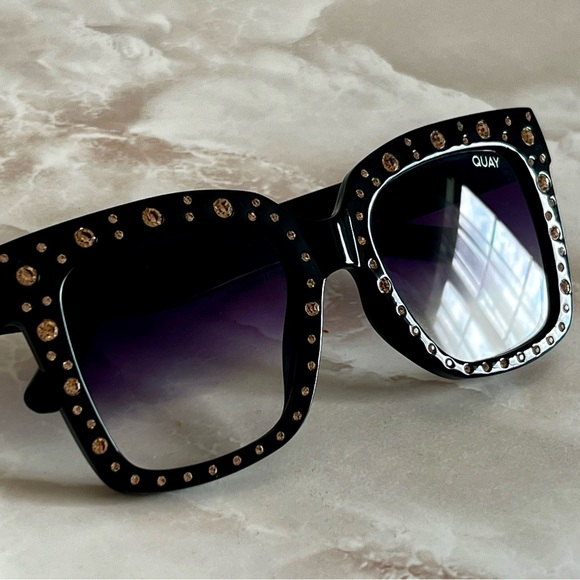Quay Australia x Lizzo Studded Oversized Sunglasses - Picture 3 of 8